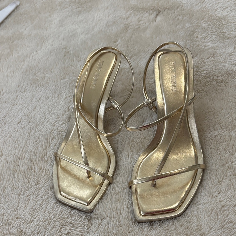 Size 7.5, worn only once for a wedding. Excellent condition, comfy and classy.